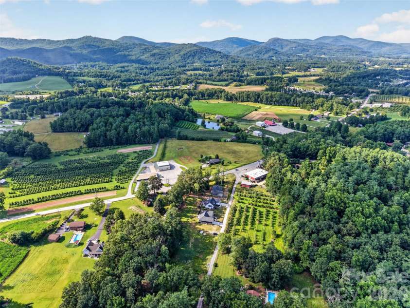 68 Point Hope Lane, Hendersonville, NC 28792.  MLS# CAR4405711, YatesRealty ID 39526. 