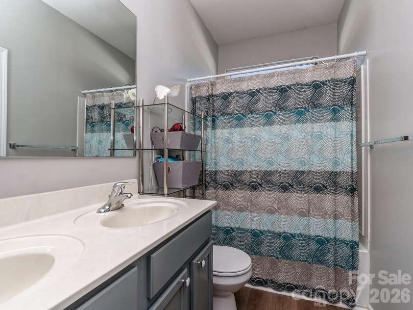 2126 Aston Mill Place, Charlotte, NC 28273.  MLS# CAR4404908, YatesRealty ID 39527. Primary Bath
