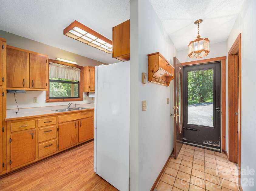 1575 Red Maple Drive, Waynesville, NC 28785.  MLS# CAR4397209, YatesRealty ID 39528. 