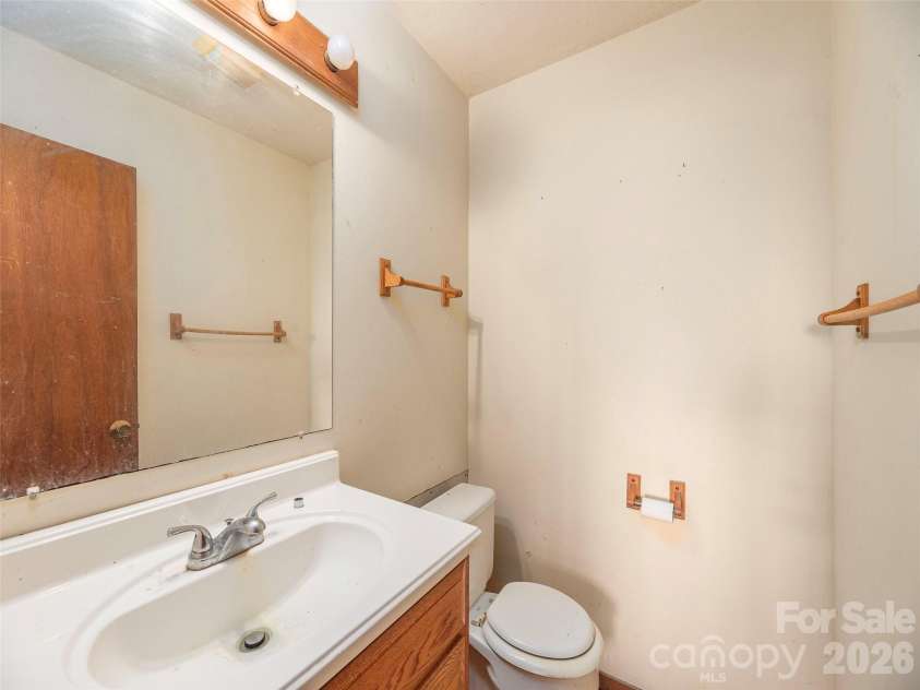 1575 Red Maple Drive, Waynesville, NC 28785.  MLS# CAR4397209, YatesRealty ID 39528. 
