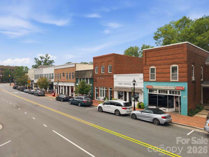 630 James Alexander Way, Davidson, NC 28036.  MLS# CAR4400382, YatesRealty ID 39529. 