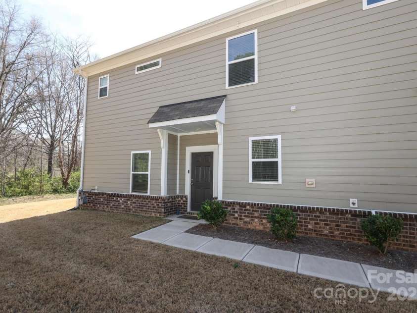 336 Abington Street, Matthews, NC 28104.  MLS# CAR4234511, YatesRealty ID 3953. 