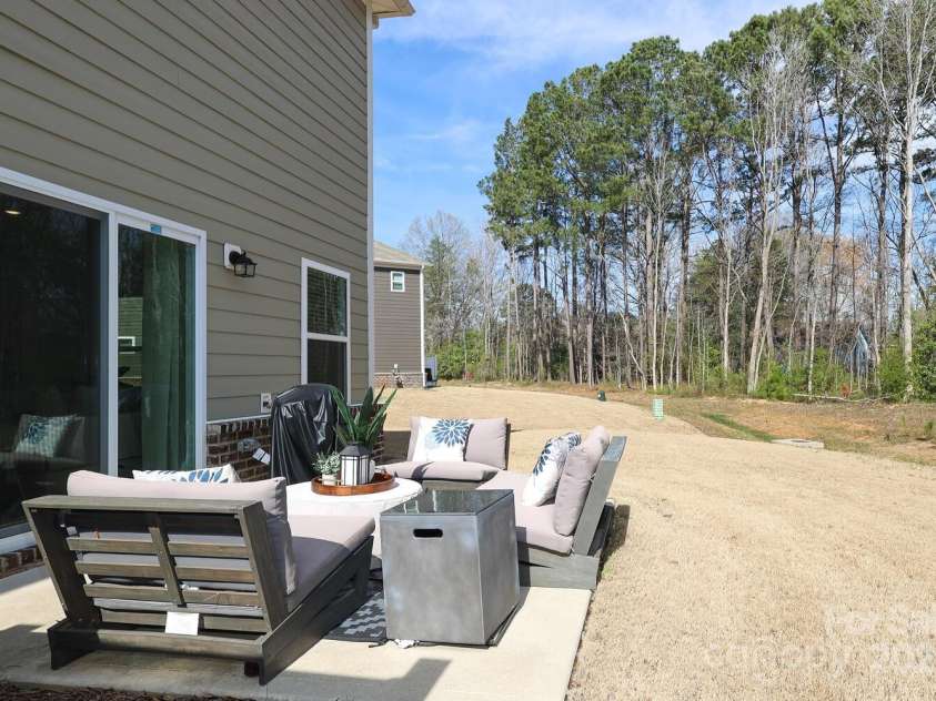 336 Abington Street, Matthews, NC 28104.  MLS# CAR4234511, YatesRealty ID 3953. 