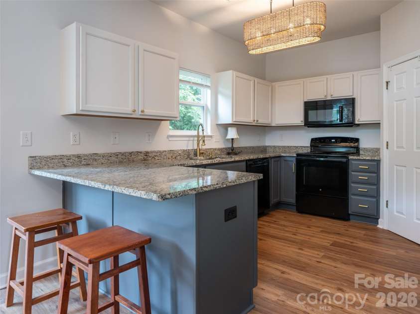 23 Scottish Circle, Asheville, NC 28803.  MLS# CAR4405916, YatesRealty ID 39530. 