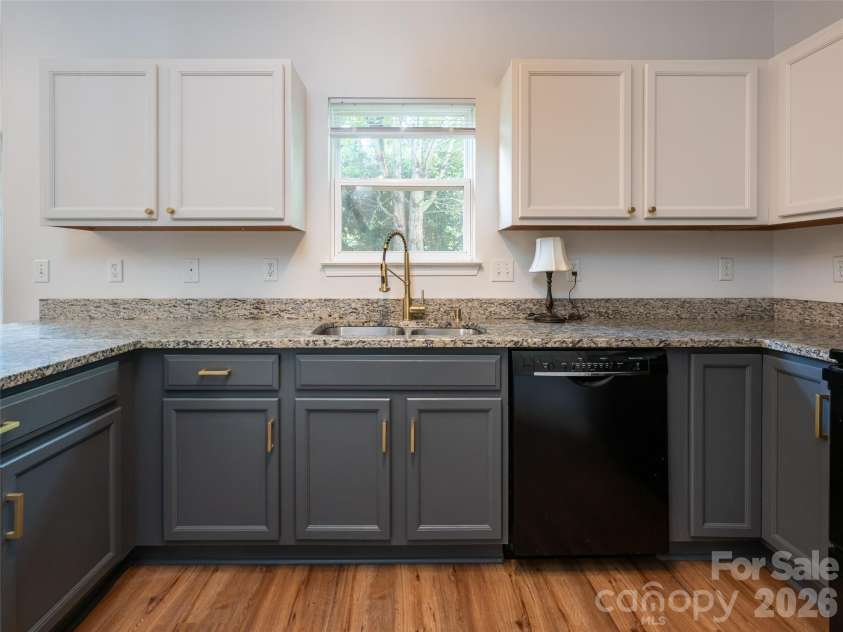 23 Scottish Circle, Asheville, NC 28803.  MLS# CAR4405916, YatesRealty ID 39530. 