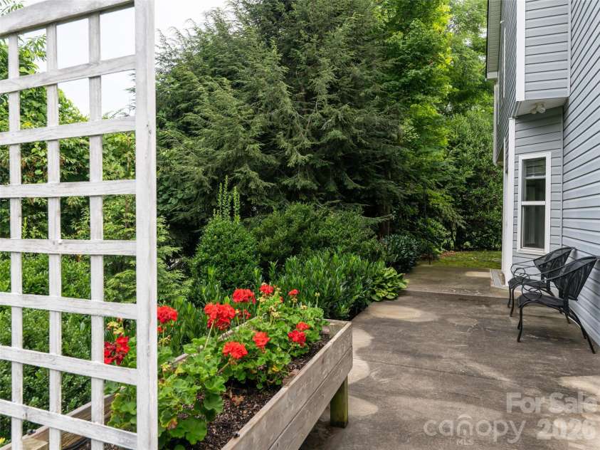 23 Scottish Circle, Asheville, NC 28803.  MLS# CAR4405916, YatesRealty ID 39530. 