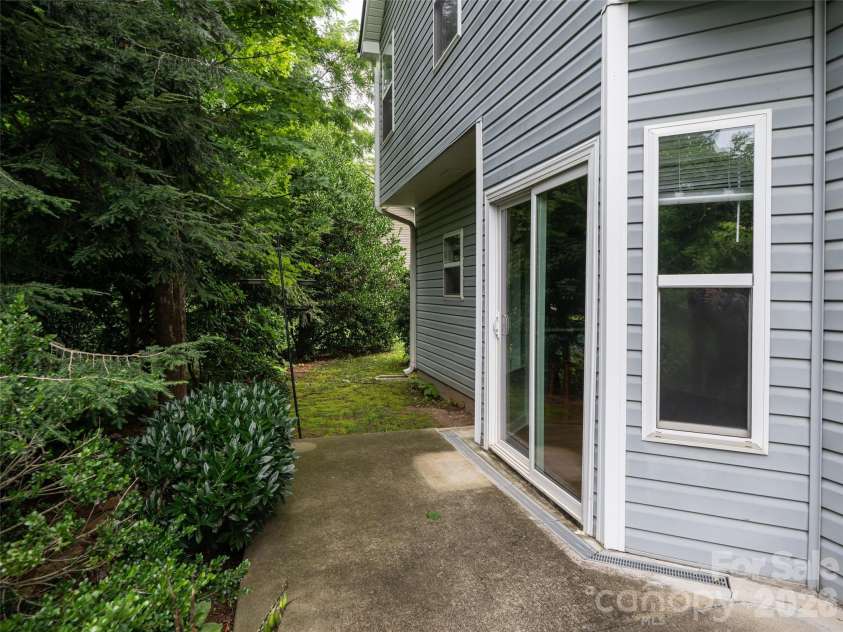 23 Scottish Circle, Asheville, NC 28803.  MLS# CAR4405916, YatesRealty ID 39530. 