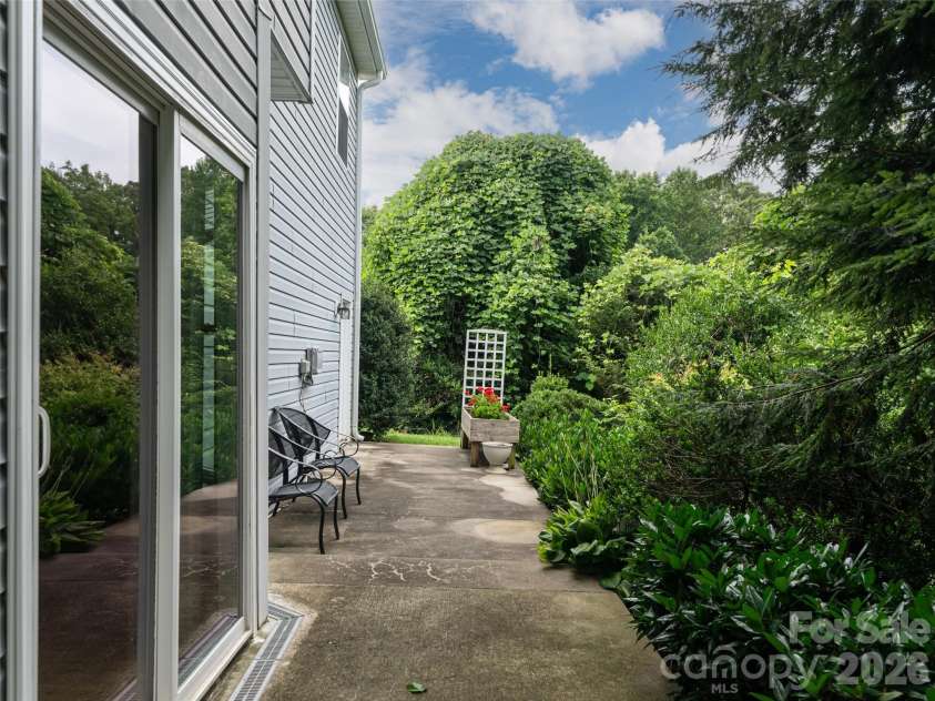 23 Scottish Circle, Asheville, NC 28803.  MLS# CAR4405916, YatesRealty ID 39530. 