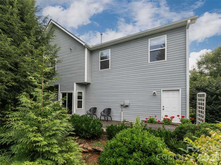 23 Scottish Circle, Asheville, NC 28803.  MLS# CAR4405916, YatesRealty ID 39530. 