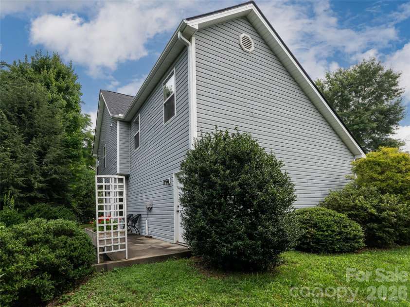 23 Scottish Circle, Asheville, NC 28803.  MLS# CAR4405916, YatesRealty ID 39530. 
