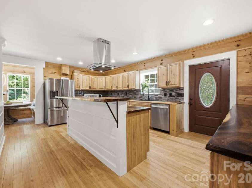 17 Northside Drive, Asheville, NC 28804.  MLS# CAR4406856, YatesRealty ID 39531. 