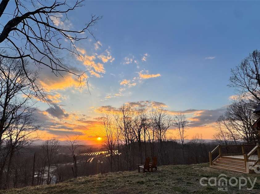 17 Northside Drive, Asheville, NC 28804.  MLS# CAR4406856, YatesRealty ID 39531. 