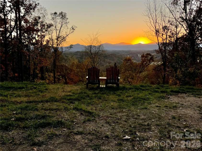 17 Northside Drive, Asheville, NC 28804.  MLS# CAR4406856, YatesRealty ID 39531. 