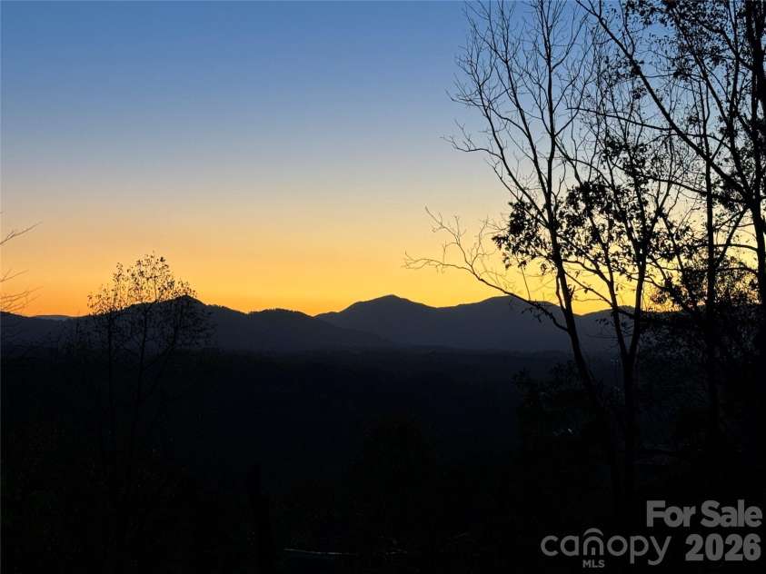 17 Northside Drive, Asheville, NC 28804.  MLS# CAR4406856, YatesRealty ID 39531. 