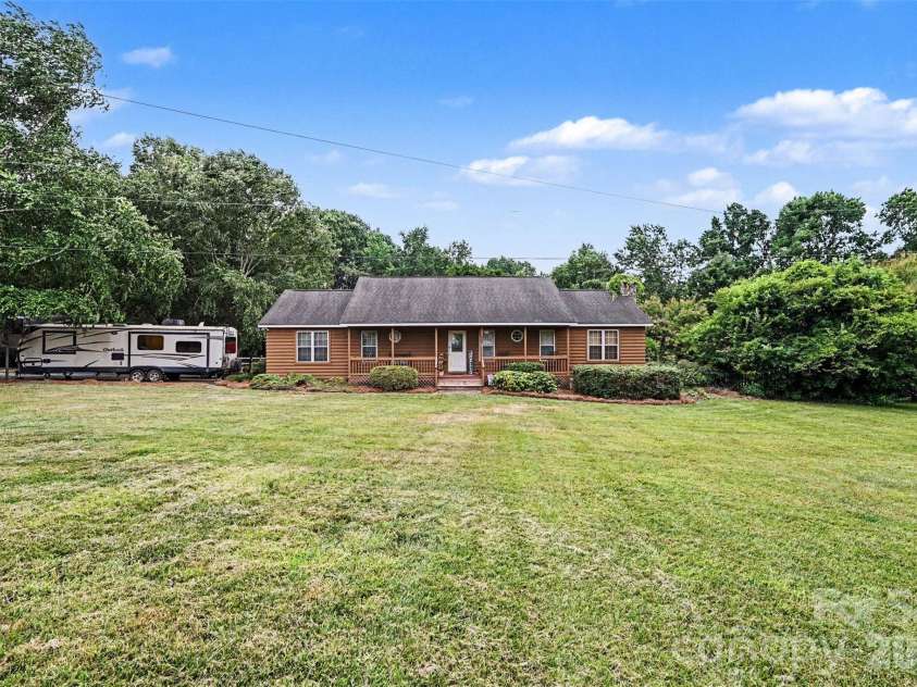 3999 Fincher Road, Matthews, NC 28104.  MLS# CAR4403875, YatesRealty ID 39532. 
