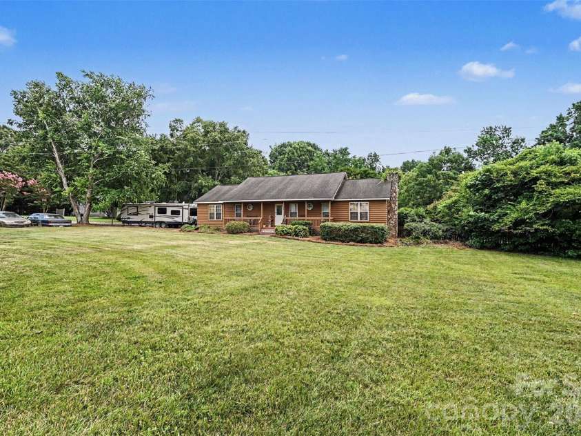 3999 Fincher Road, Matthews, NC 28104.  MLS# CAR4403875, YatesRealty ID 39532. 