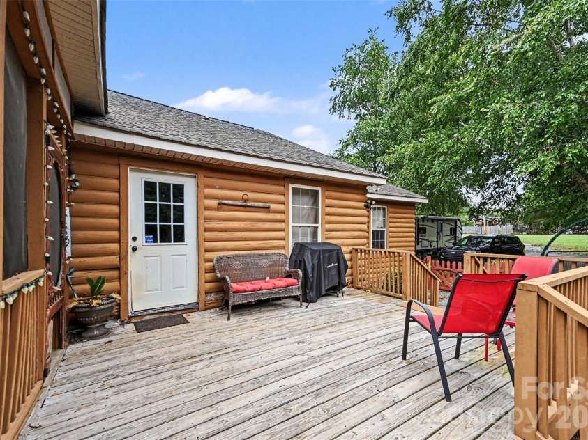 3999 Fincher Road, Matthews, NC 28104.  MLS# CAR4403875, YatesRealty ID 39532. 