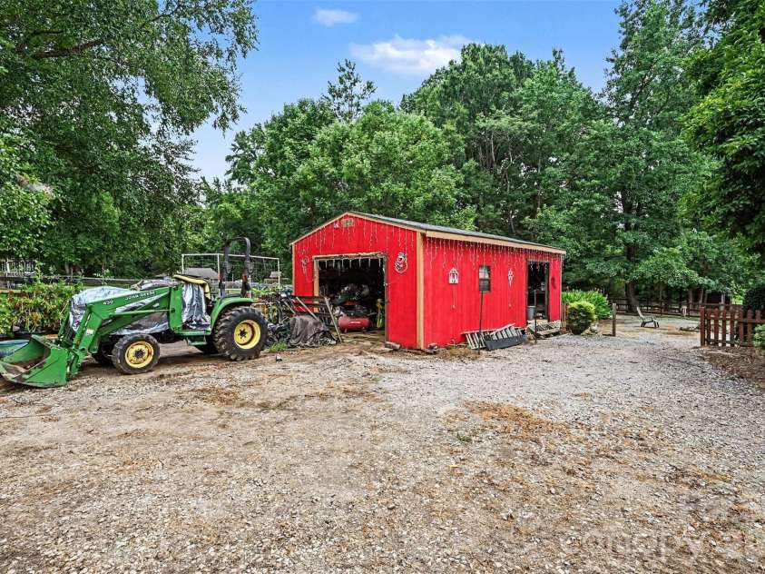 3999 Fincher Road, Matthews, NC 28104.  MLS# CAR4403875, YatesRealty ID 39532. 