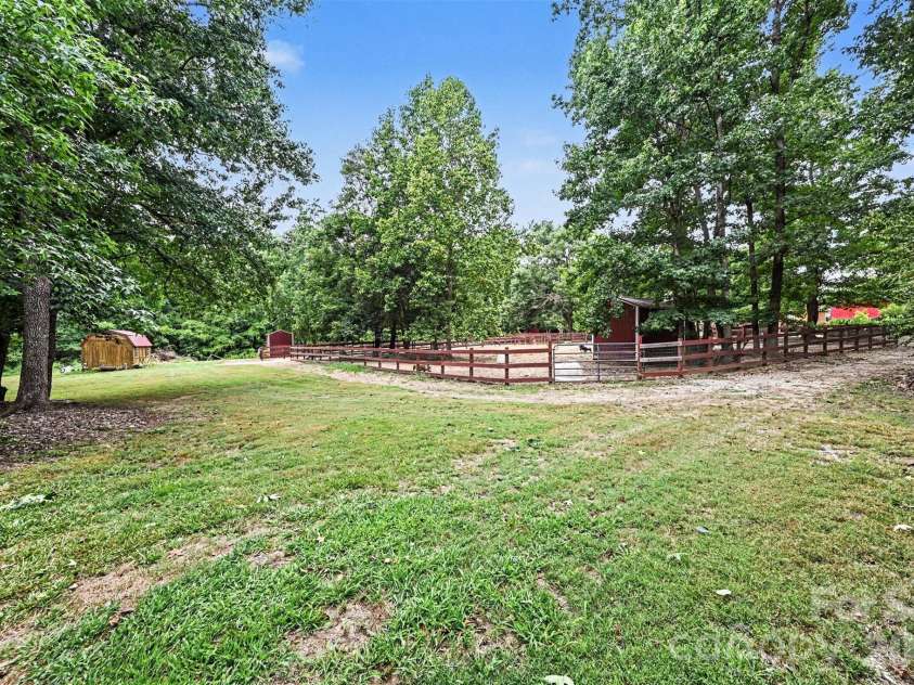 3999 Fincher Road, Matthews, NC 28104.  MLS# CAR4403875, YatesRealty ID 39532. 