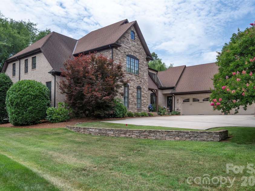 310 James Way, Bermuda Run, NC 27006.  MLS# CAR4406410, YatesRealty ID 39534. 
