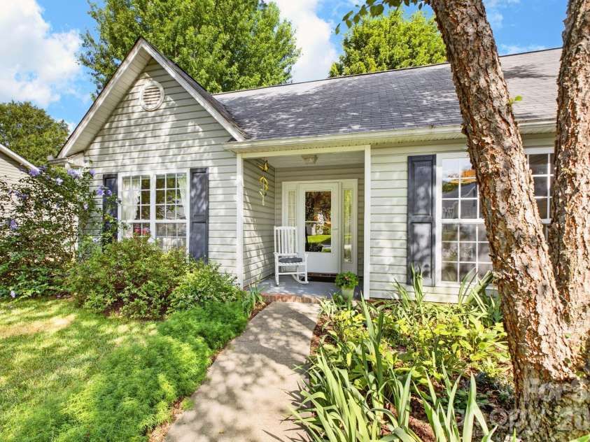 171 Running Briar Road, Fletcher, NC 28732.  MLS# CAR4403856, YatesRealty ID 39536. Front entrance
