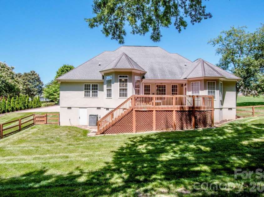 131 Gibbs Road, Mooresville, NC 28117.  MLS# CAR4387694, YatesRealty ID 39537. 