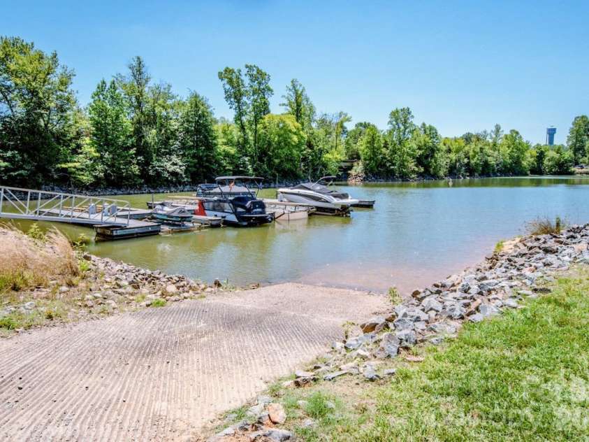 131 Gibbs Road, Mooresville, NC 28117.  MLS# CAR4387694, YatesRealty ID 39537. Community Boat Launch