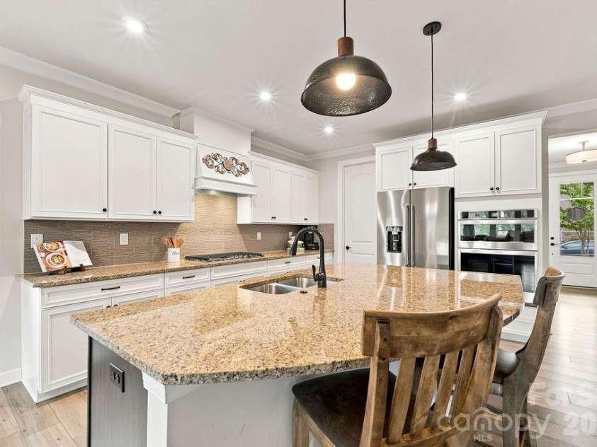 9427 Liberty Hill Drive, Charlotte, NC 28227.  MLS# CAR4406452, YatesRealty ID 39538. 
