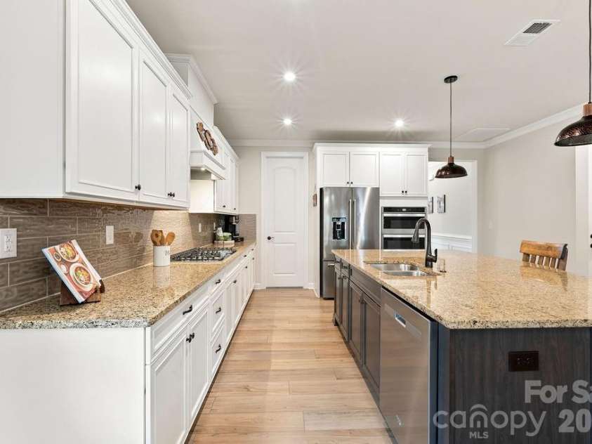9427 Liberty Hill Drive, Charlotte, NC 28227.  MLS# CAR4406452, YatesRealty ID 39538. 