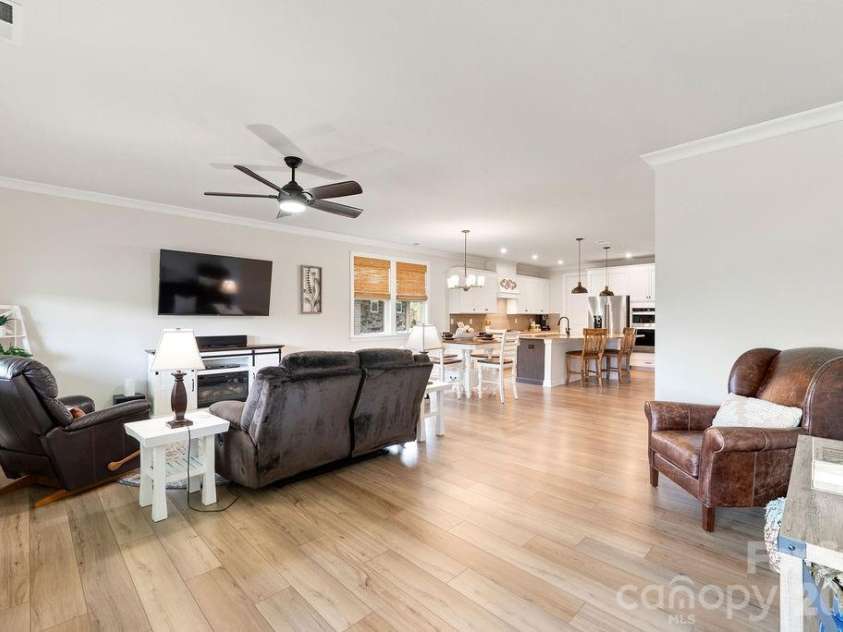 9427 Liberty Hill Drive, Charlotte, NC 28227.  MLS# CAR4406452, YatesRealty ID 39538. 