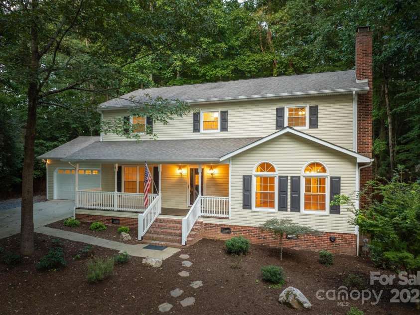 1026 Wellington Court, Lenoir, NC 28645.  MLS# CAR4296035, YatesRealty ID 3954. 