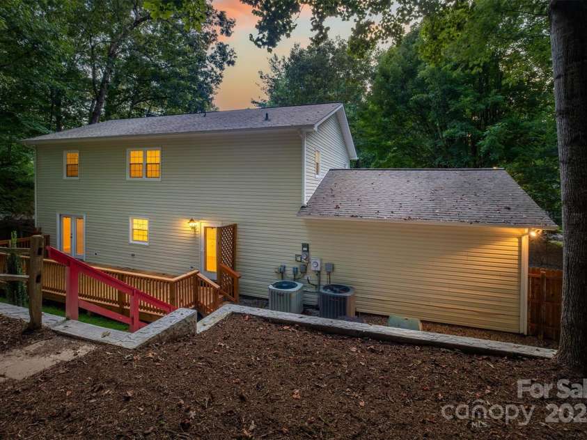 1026 Wellington Court, Lenoir, NC 28645.  MLS# CAR4296035, YatesRealty ID 3954. 