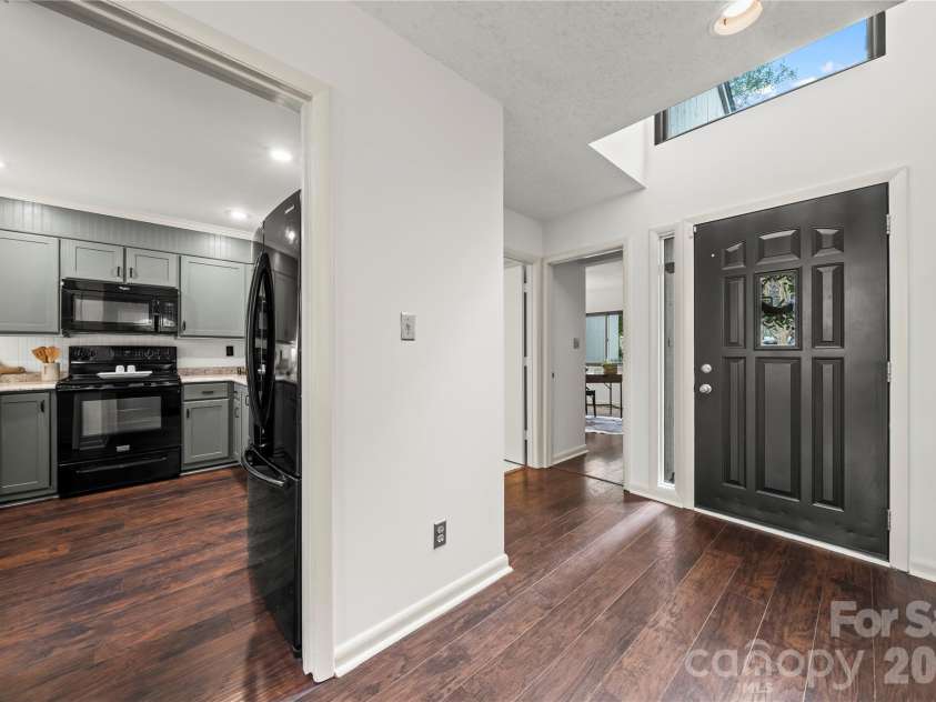 215 Riverview Terrace, Clover, SC 29710.  MLS# CAR4353494, YatesRealty ID 3954. Front entry way