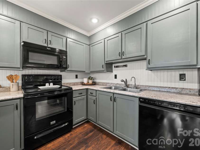 215 Riverview Terrace, Clover, SC 29710.  MLS# CAR4353494, YatesRealty ID 3954. Kitchen