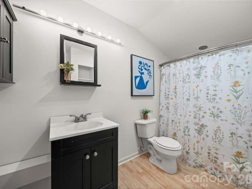 215 Riverview Terrace, Clover, SC 29710.  MLS# CAR4353494, YatesRealty ID 3954. Primary bathroom
