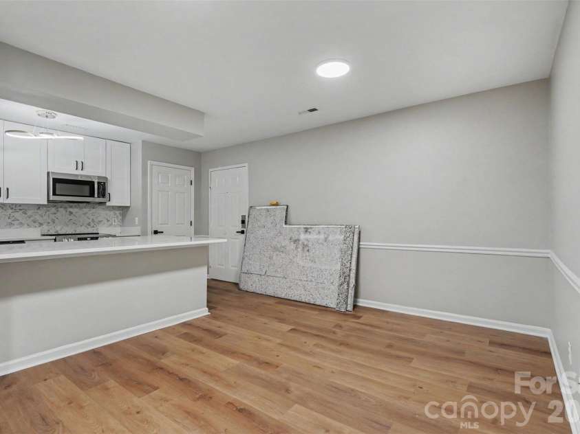6260 Rosecroft Drive, Charlotte, NC 28215.  MLS# CAR4407169, YatesRealty ID 39540. 