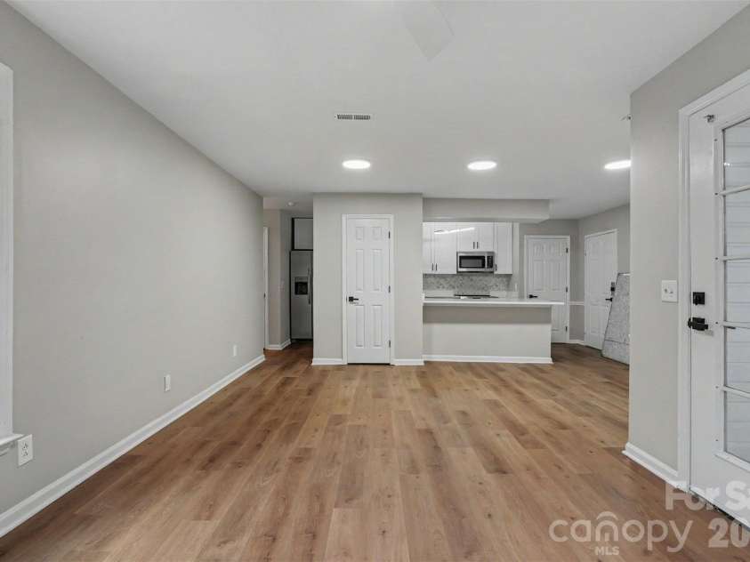 6260 Rosecroft Drive, Charlotte, NC 28215.  MLS# CAR4407169, YatesRealty ID 39540. 