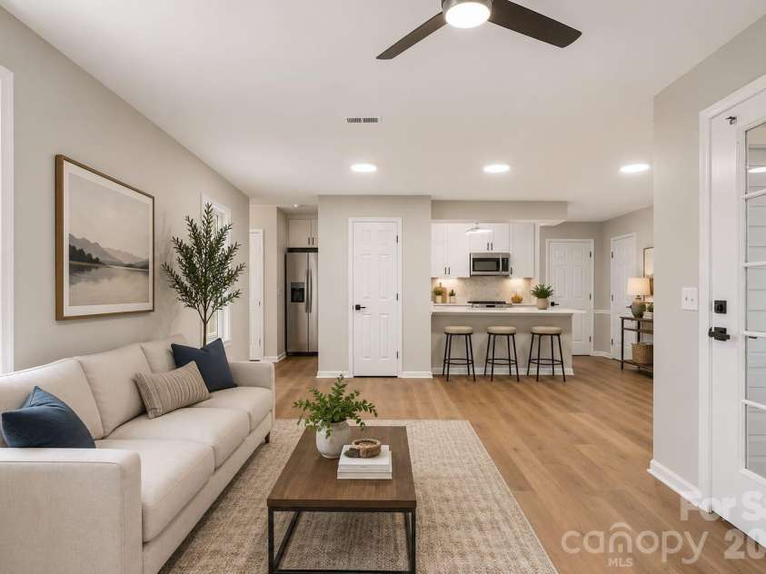 6260 Rosecroft Drive, Charlotte, NC 28215.  MLS# CAR4407169, YatesRealty ID 39540. 