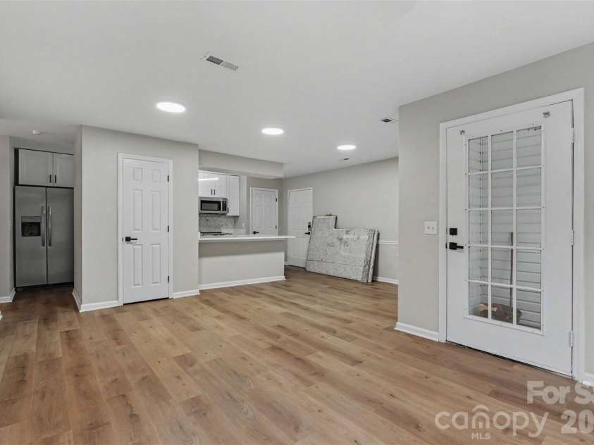 6260 Rosecroft Drive, Charlotte, NC 28215.  MLS# CAR4407169, YatesRealty ID 39540. 