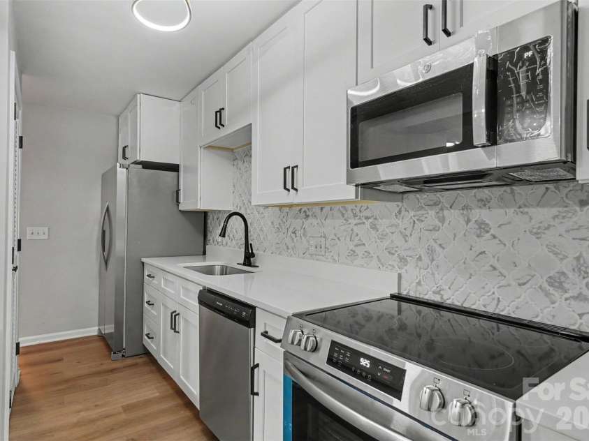 6260 Rosecroft Drive, Charlotte, NC 28215.  MLS# CAR4407169, YatesRealty ID 39540. 