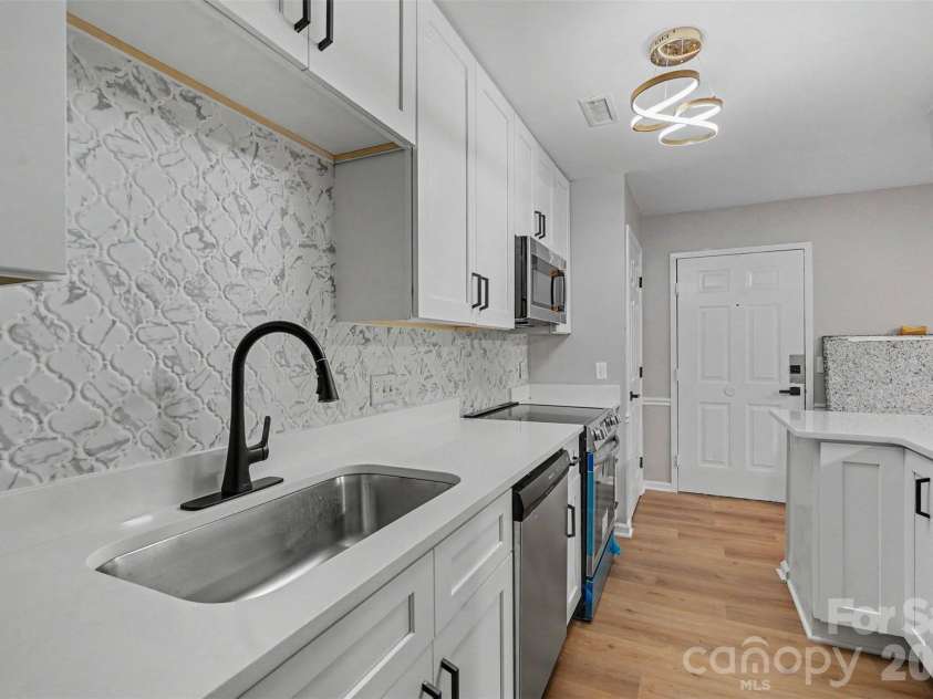 6260 Rosecroft Drive, Charlotte, NC 28215.  MLS# CAR4407169, YatesRealty ID 39540. 