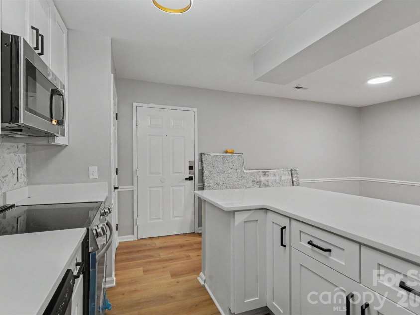 6260 Rosecroft Drive, Charlotte, NC 28215.  MLS# CAR4407169, YatesRealty ID 39540. 