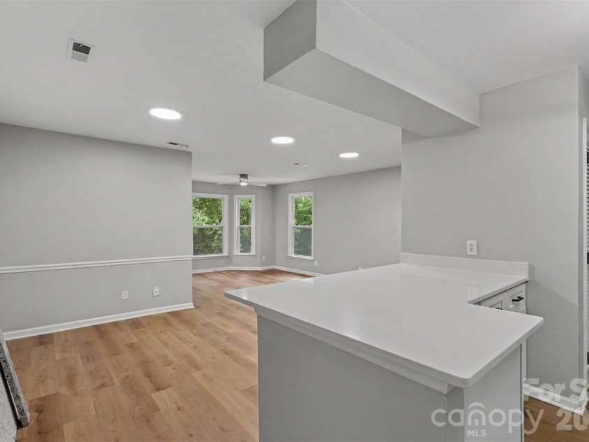 6260 Rosecroft Drive, Charlotte, NC 28215.  MLS# CAR4407169, YatesRealty ID 39540. 