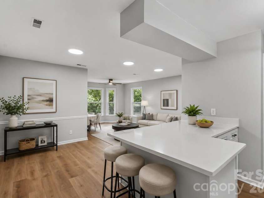 6260 Rosecroft Drive, Charlotte, NC 28215.  MLS# CAR4407169, YatesRealty ID 39540. 