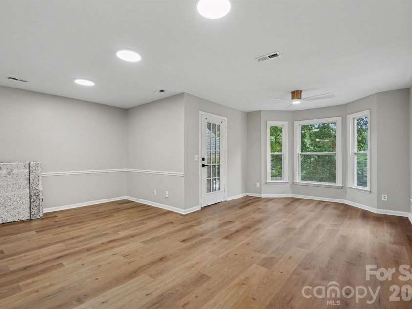 6260 Rosecroft Drive, Charlotte, NC 28215.  MLS# CAR4407169, YatesRealty ID 39540. 
