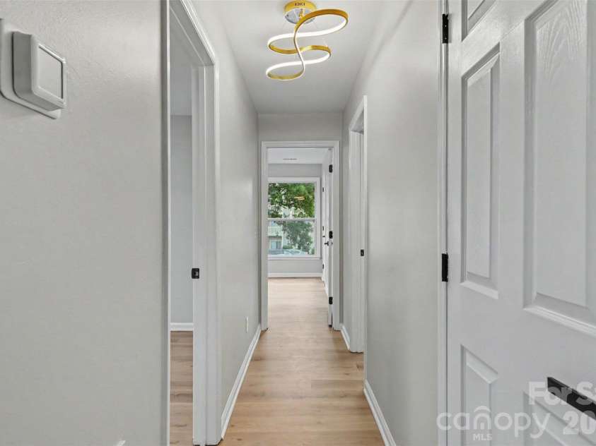6260 Rosecroft Drive, Charlotte, NC 28215.  MLS# CAR4407169, YatesRealty ID 39540. 