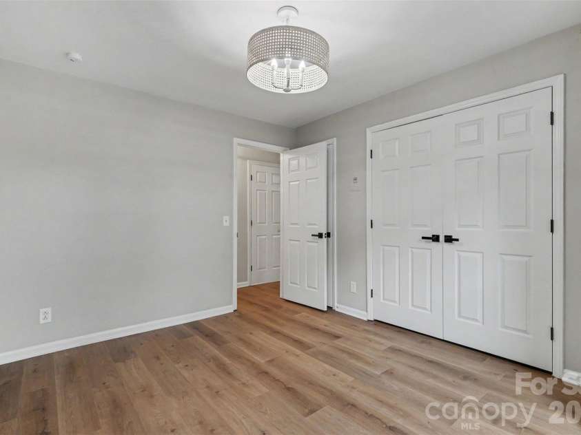 6260 Rosecroft Drive, Charlotte, NC 28215.  MLS# CAR4407169, YatesRealty ID 39540. 