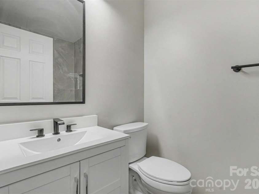6260 Rosecroft Drive, Charlotte, NC 28215.  MLS# CAR4407169, YatesRealty ID 39540. 