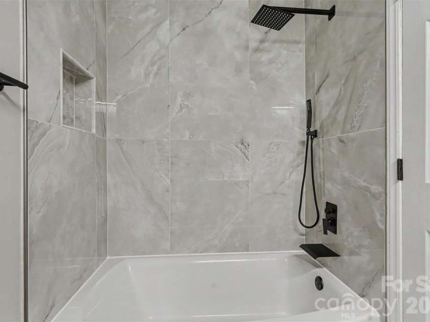 6260 Rosecroft Drive, Charlotte, NC 28215.  MLS# CAR4407169, YatesRealty ID 39540. 