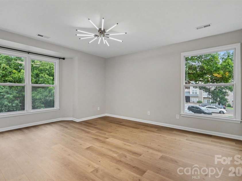 6260 Rosecroft Drive, Charlotte, NC 28215.  MLS# CAR4407169, YatesRealty ID 39540. 